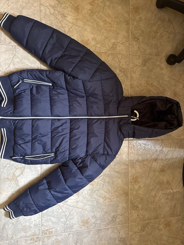 Chaquetón azul con capucha