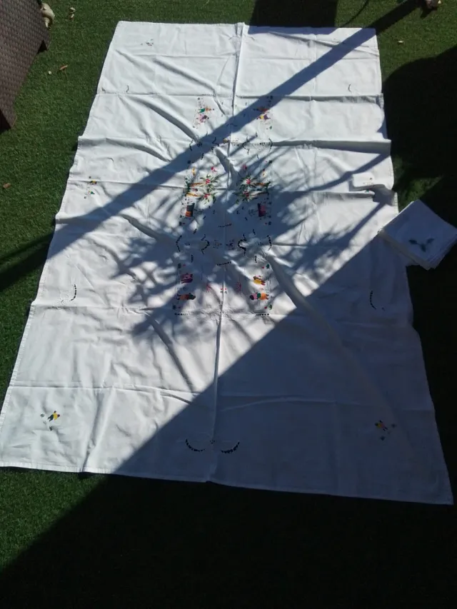 Mantelería antigua bordada