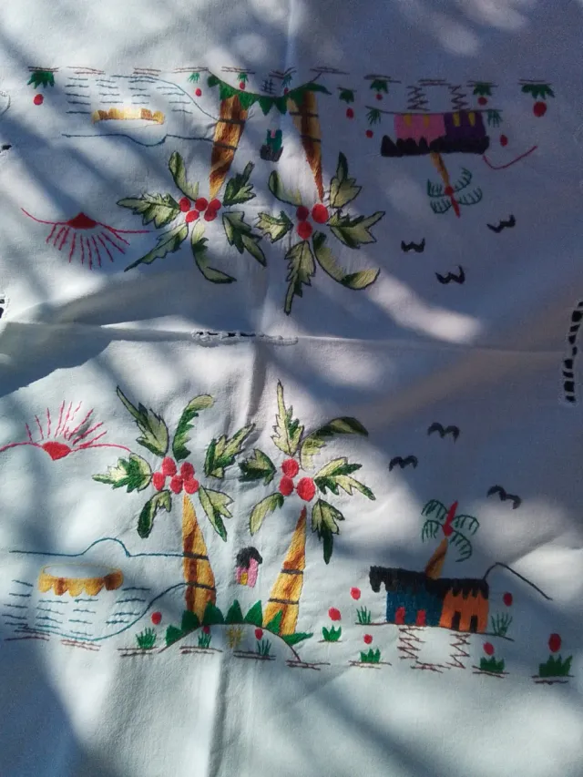 Mantelería antigua bordada