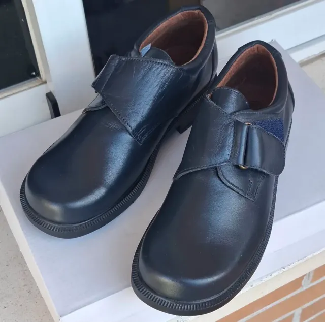 Zapatos escolares niño N.35, de piel,sin usar
