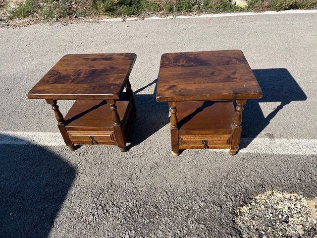 Comodini in legno antico di qualità