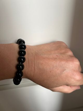 Pulsera de cuentas negras