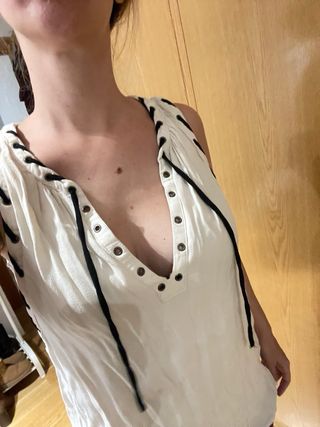 camisa negra cuerdas blancas talla S/M