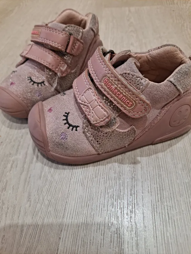 Zapatos niña rosa. Talla 20.
