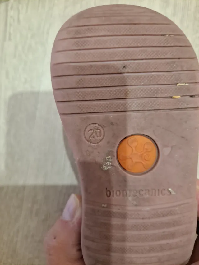 Zapatos niña rosa. Talla 20.