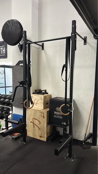 Rack de pared para gimnasio