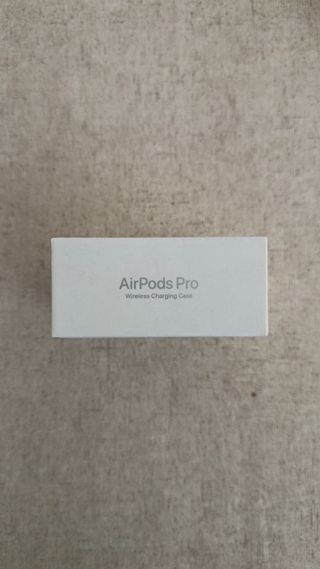 Apple AirPods Pro 2.  Caja de carga inalámbrica.