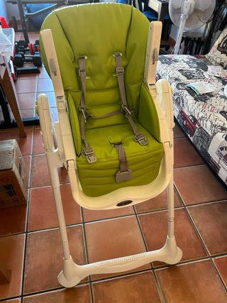 Trona alta bebé verde y blanca
