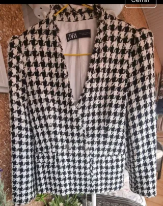 Chaqueta Zara blanca y negra