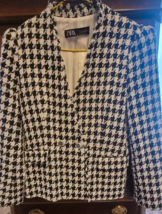 Chaqueta Zara blanca y negra