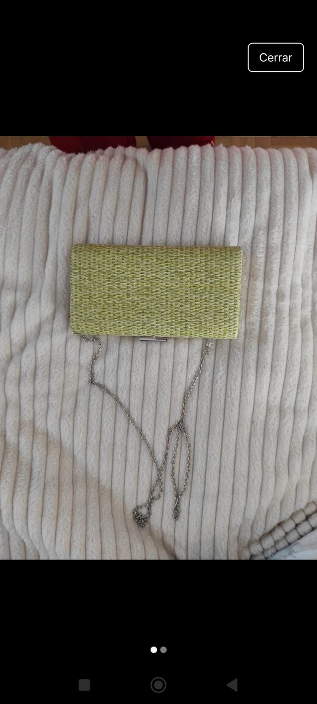 Bolso de mano verde y plateado