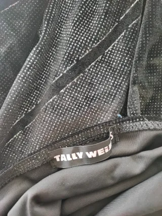 Vestito corto scintillante spalle scoperte