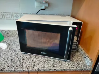 microondas Svan 23 l y 1.250 vatios de potencia