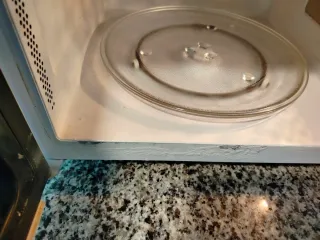 microondas Svan 23 l y 1.250 vatios de potencia