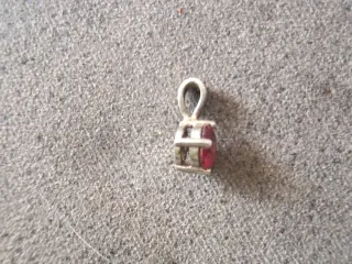 Colgante Viceroy Rojo con Cadena Rota