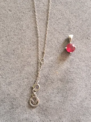 Colgante Viceroy Rojo con Cadena Rota