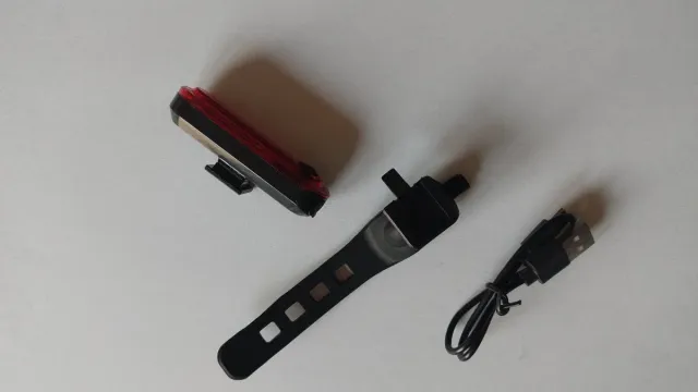 Luz trasera LED recargable USB