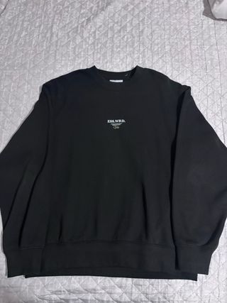 Sudadera ESS.WRD. Studio Negra
