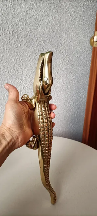 Grande schiaccianoci coccodrillo in ottone