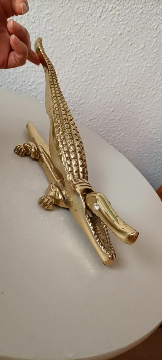 Grande schiaccianoci coccodrillo in ottone