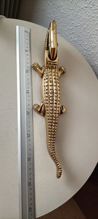 Grande schiaccianoci coccodrillo in ottone