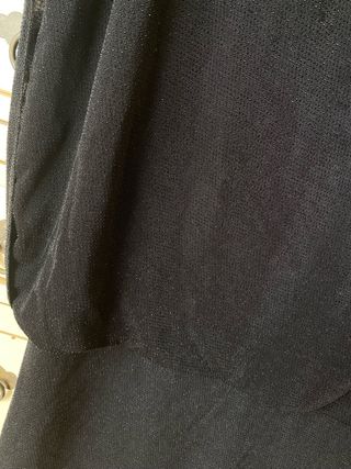 Vestido negro corto de tirantes con brillantes