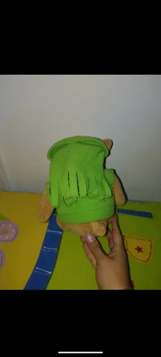Peluche Orso Rainy con Cappello Verde