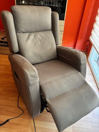 sillón butaca reclinable con motor color gris