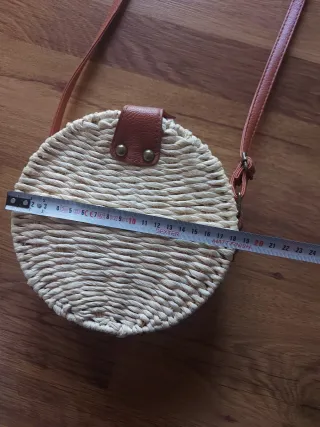 Bolso redondo de rafia