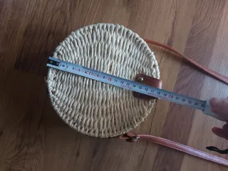 Bolso redondo de rafia