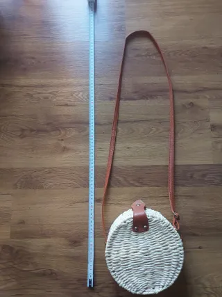 Bolso redondo de rafia