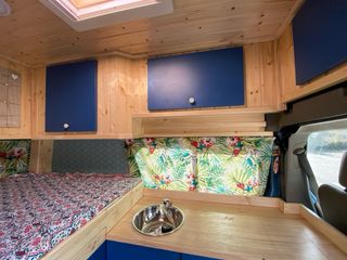 Furgo CAMPER TECHO ALTO