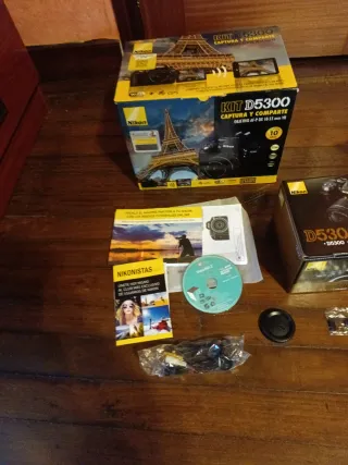 Caja Nikon D5300 con documentción