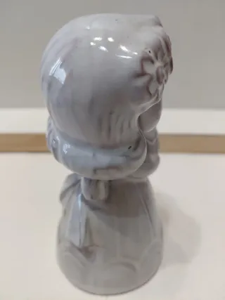 Statuetta bambina in ceramica