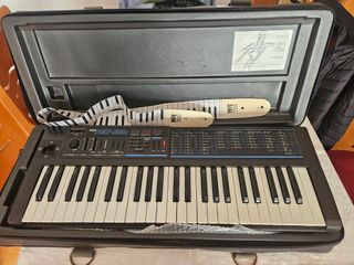 Sintetizador Korg Poly 800II