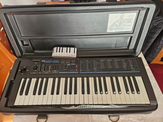 Sintetizador Korg Poly 800II