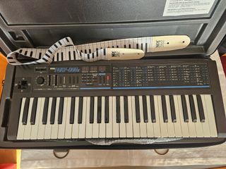 Sintetizador Korg Poly 800II