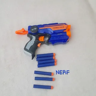 Pistola Nerf Firestrike con dardi