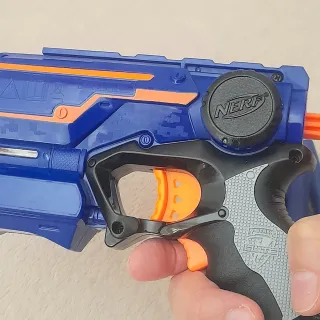 Pistola Nerf Firestrike con dardi
