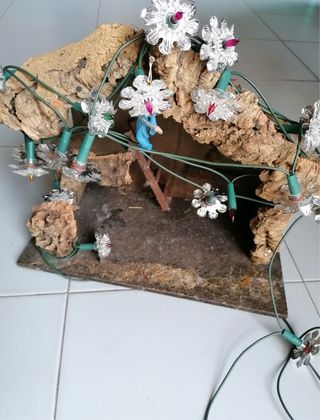 Capanna presepe con luci