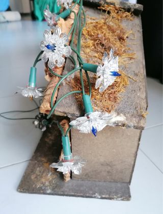 Capanna presepe con luci