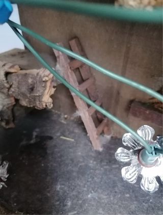 Capanna presepe con luci