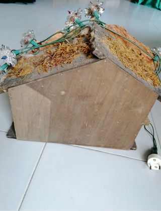 Capanna presepe con luci