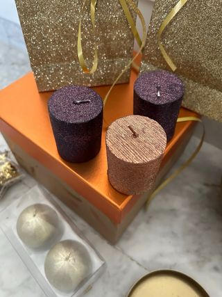 Adornos Navideños Dorados y Purpurina para árbol n