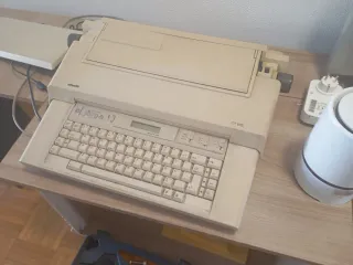 Máquina de escribir Olivetti CT 605