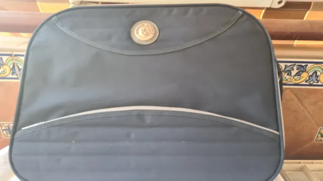 Maleta de mano azul y gris