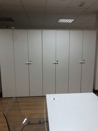 Mobiliario de oficina blanco