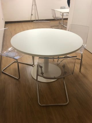 Mobiliario de oficina blanco