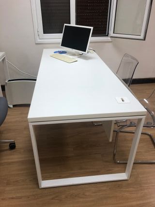 Mobiliario de oficina blanco