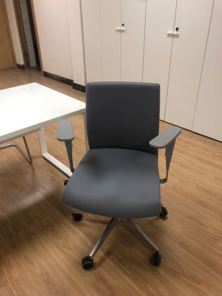 Mobiliario de oficina blanco